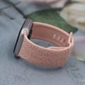 Apple Watch Series 11/10/9/8/SE 3/SE (2022)/7/SE/6/5/4/3/2/1 - Silikonarmband mit Blumengravur - 42mm/41mm/40mm/38mm - Sandy Pink