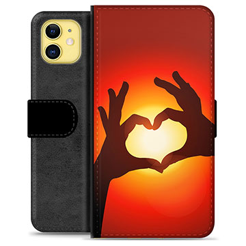 iPhone 11 Premium Schutzhülle mit Geldbörse - Herz-Silhouette