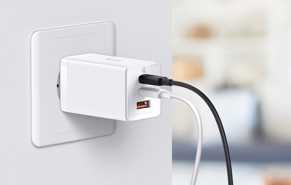 Baseus GaN5 Pro 65W Wandladegerät - 2xUSB-C, USB-A - Weiß