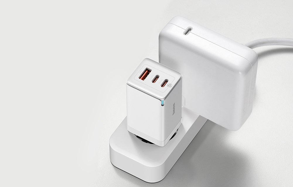 Baseus GaN5 Pro 65W Wandladegerät - 2xUSB-C, USB-A - Weiß