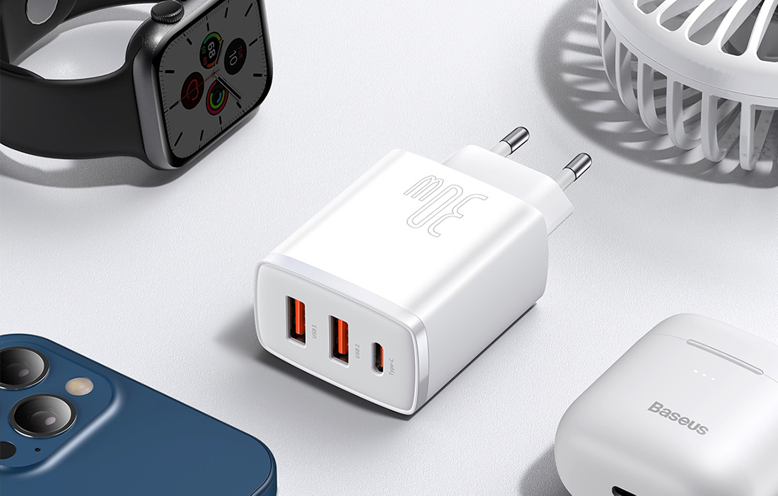 Baseus Compact Schnellladegerät 30W - USB-C PD, 2xUSB - Weiß