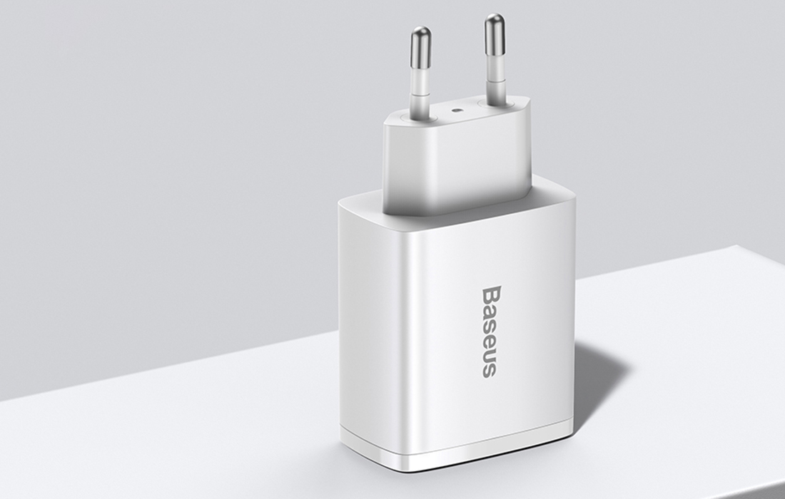 Baseus Compact Schnellladegerät 30W - USB-C PD, 2xUSB - Weiß